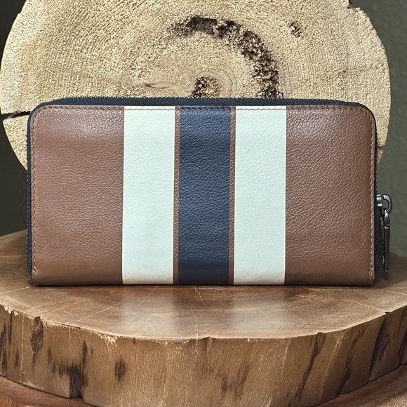 *HTF Color Combination* COACH Accordion Varsity Zip-Around Wallet - Picture 3 of 16